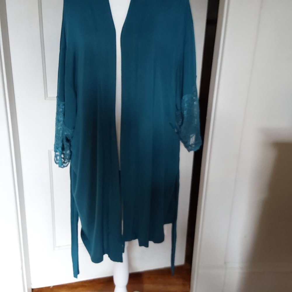 Small Pre-owned Robe - Picture 2 of 3
